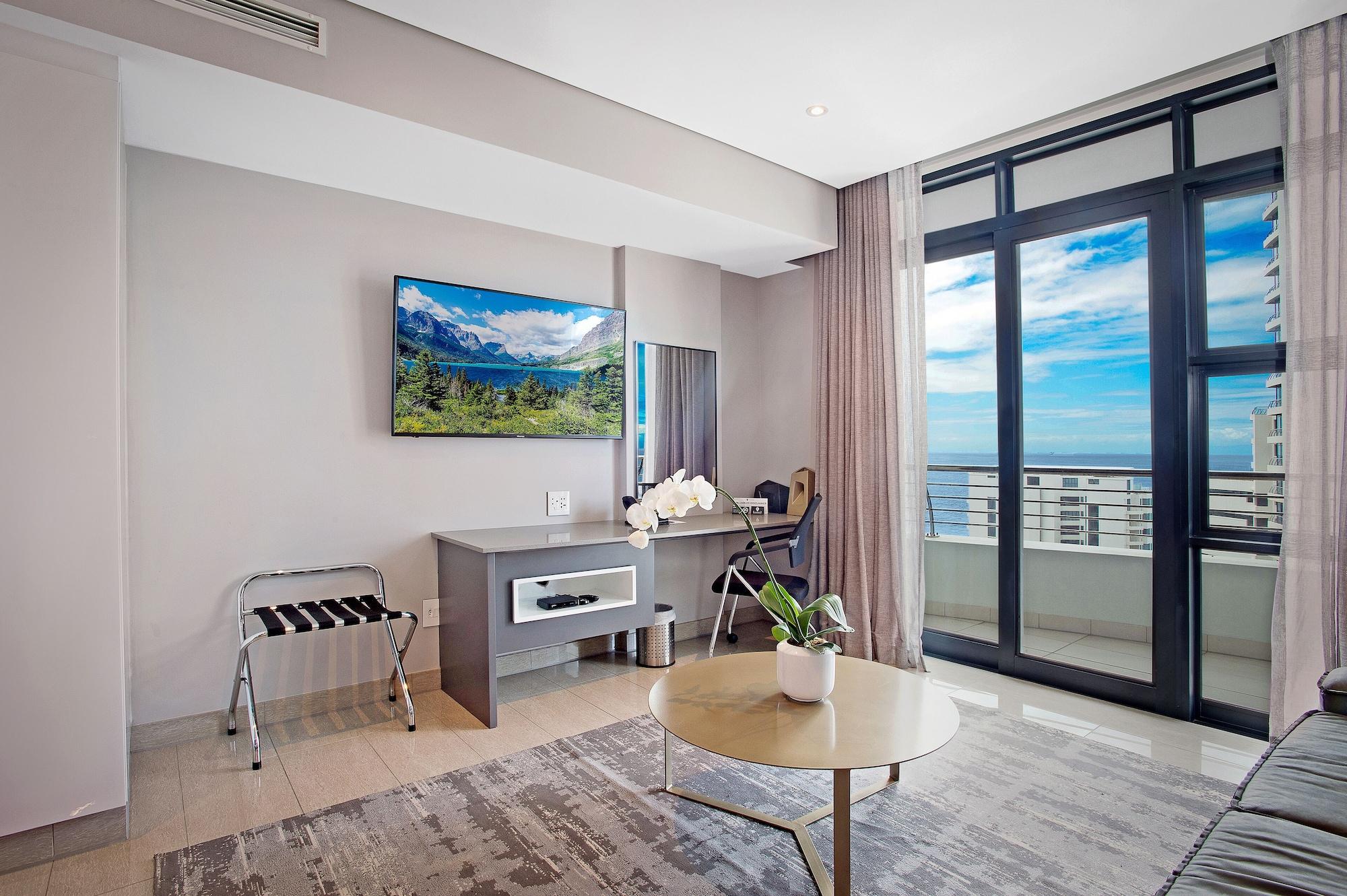 The Capital Pearls Hotel Durban Bagian luar foto A living room at the Hilton San Diego Bayfront