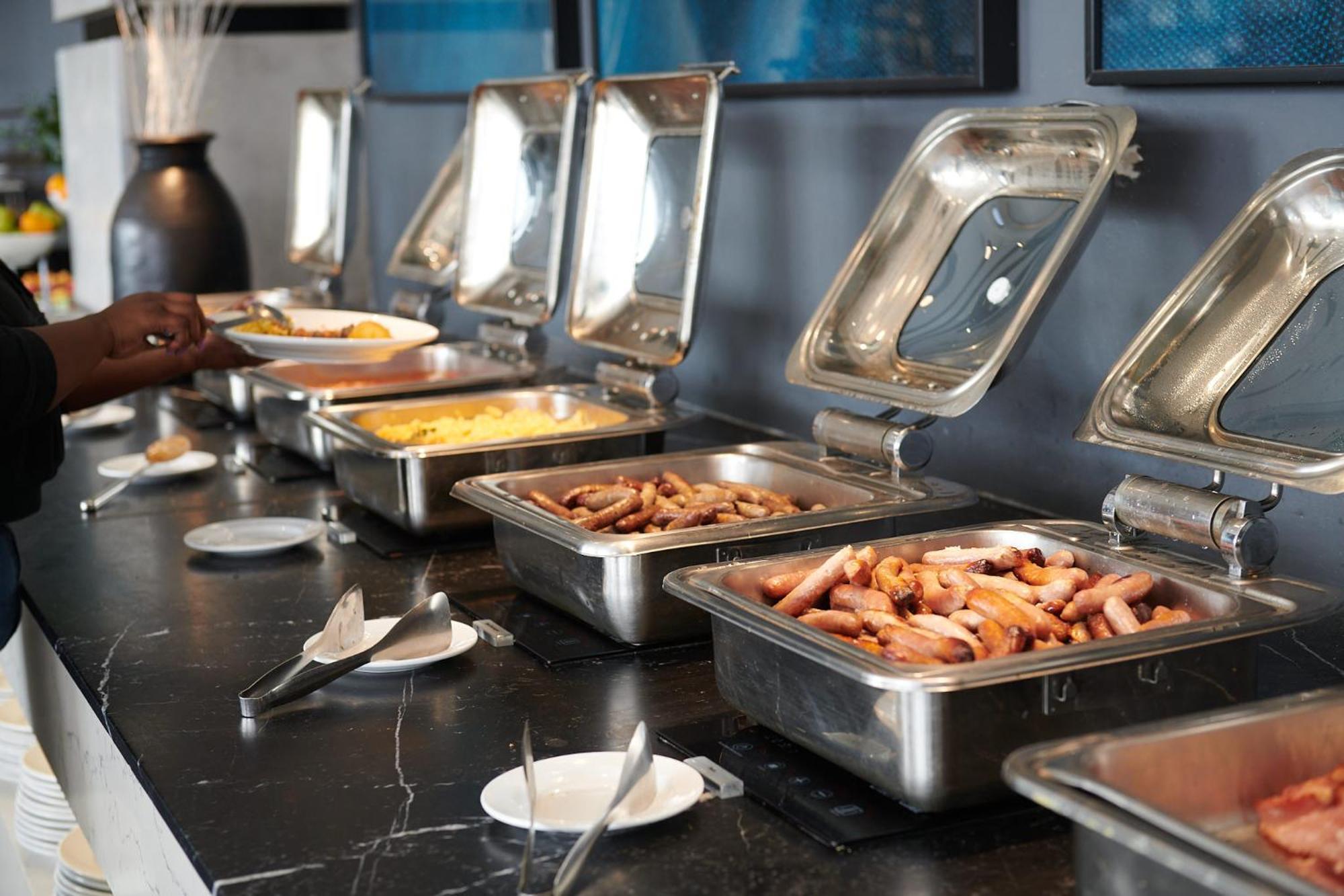 The Capital Pearls Hotel Durban Bagian luar foto A buffet