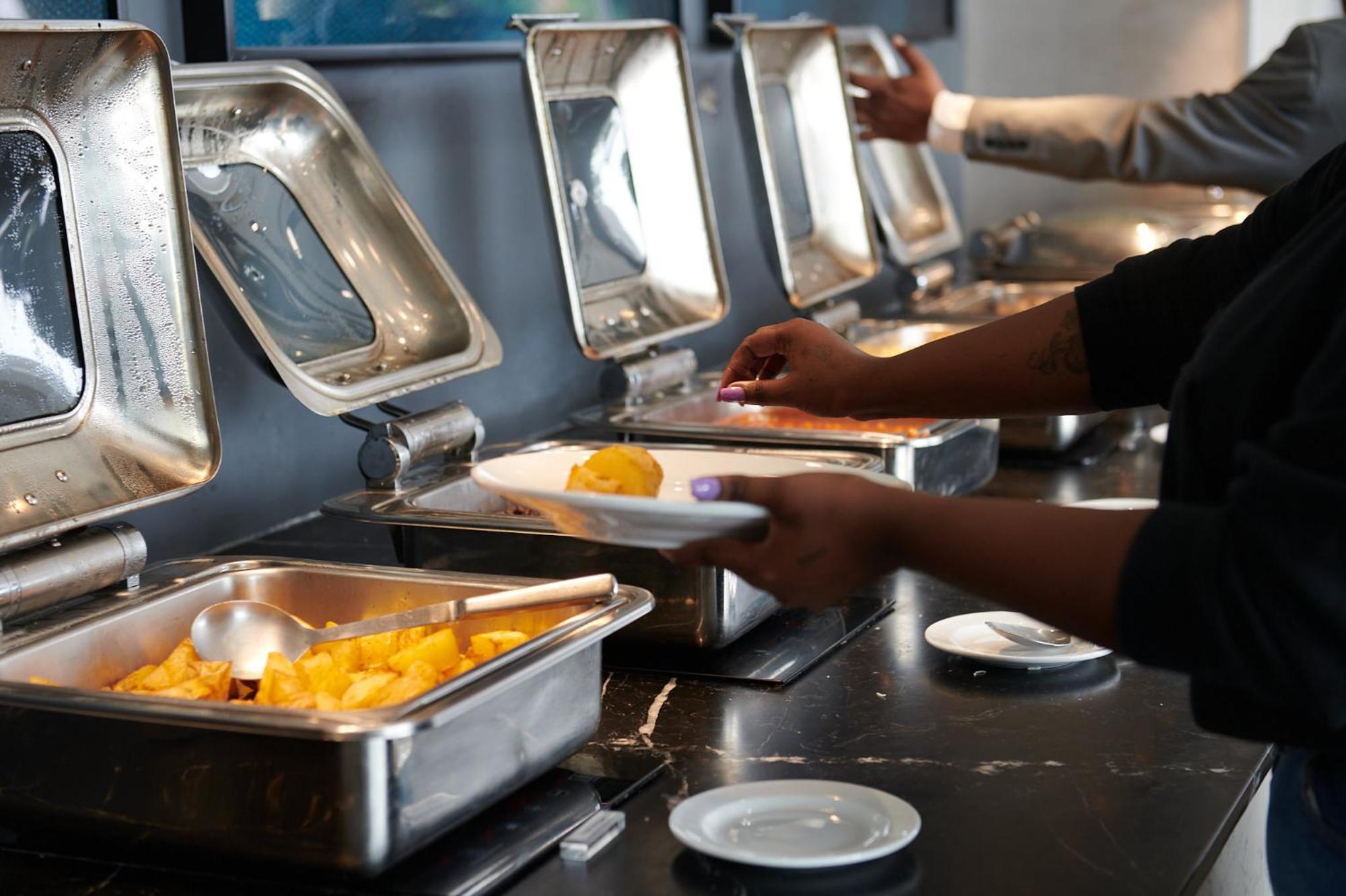 The Capital Pearls Hotel Durban Bagian luar foto A self-service buffet