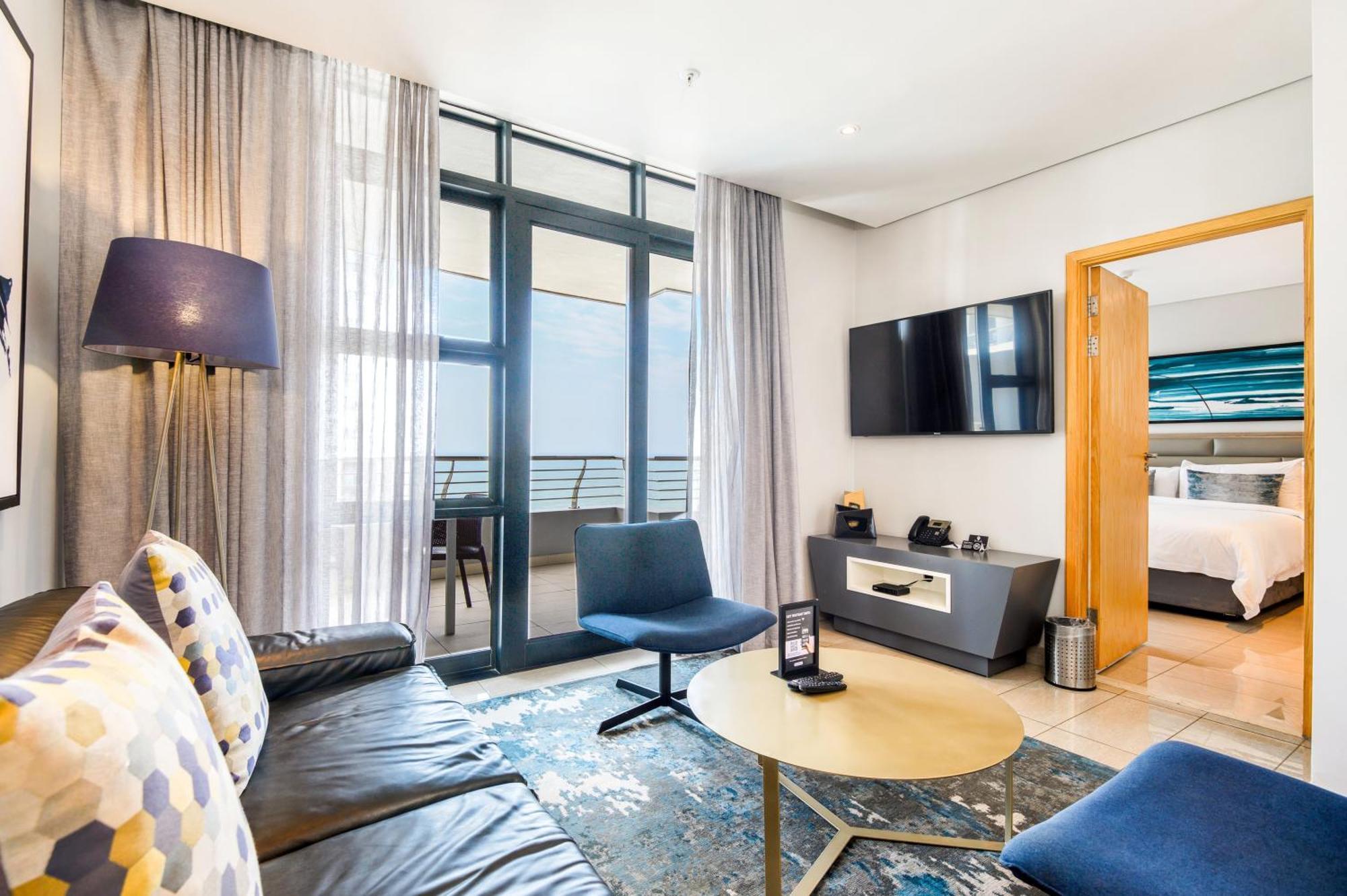 The Capital Pearls Hotel Durban Bagian luar foto A suite at the hotel