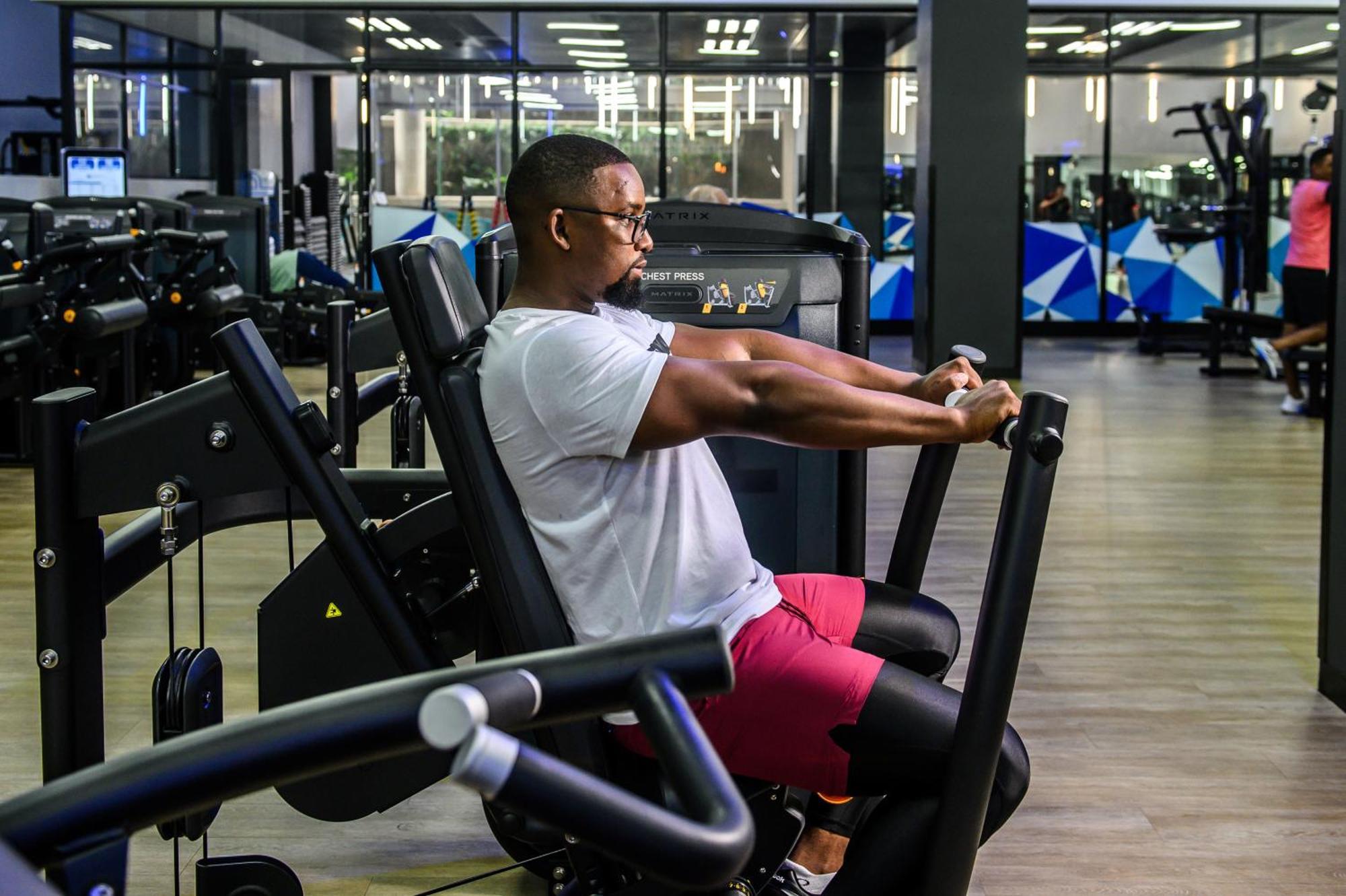 The Capital Pearls Hotel Durban Bagian luar foto A man using a leg press machine