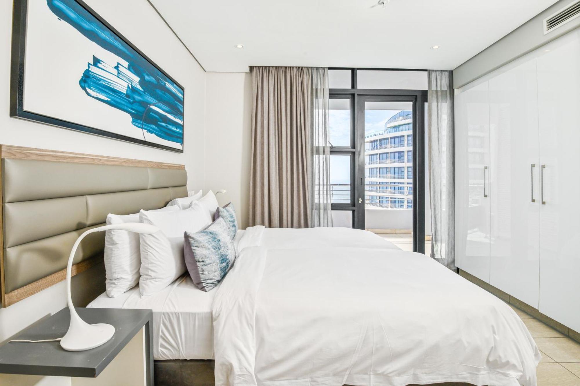 The Capital Pearls Hotel Durban Bagian luar foto A bedroom at the hotel