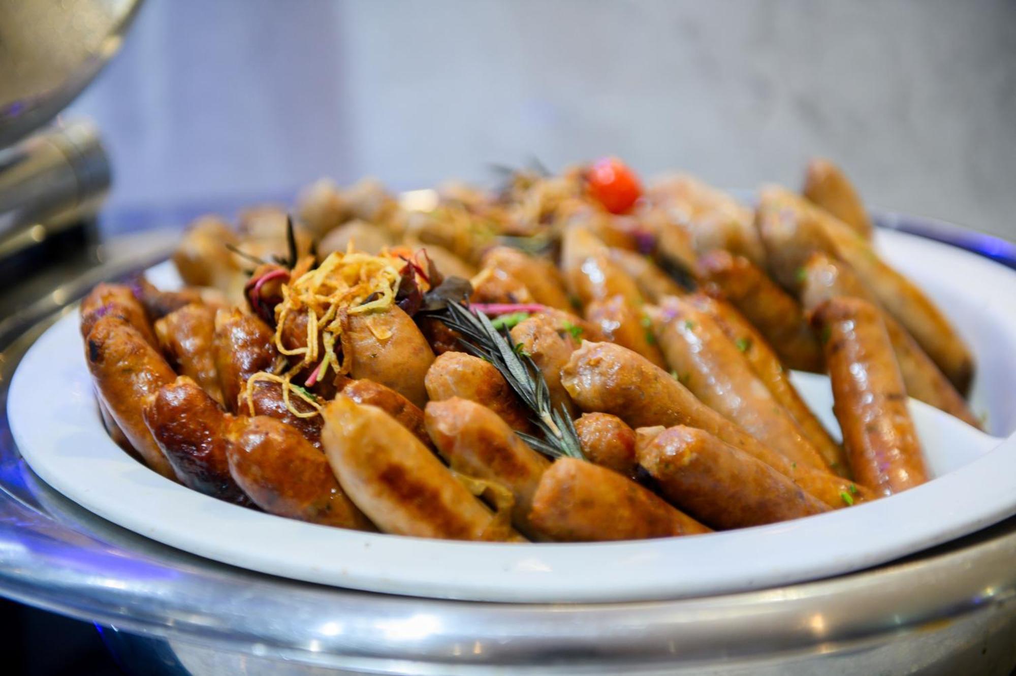 The Capital Pearls Hotel Durban Bagian luar foto Thai sausage