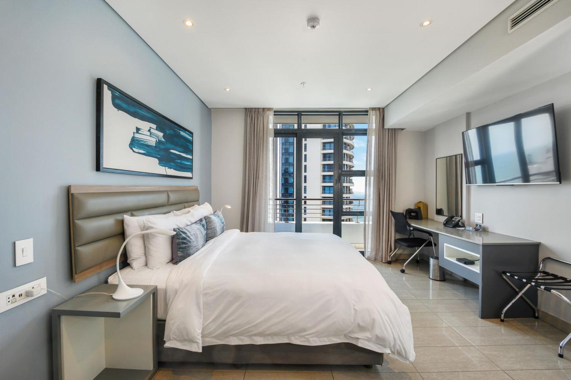 The Capital Pearls Hotel Durban Bagian luar foto A bedroom at the hotel